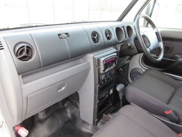 DAIHATSU NAKED 2001 Image 31