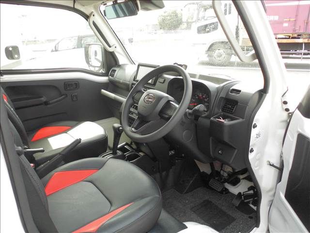 DAIHATSU HIJET TRUCK 4WD 2022 Image 31