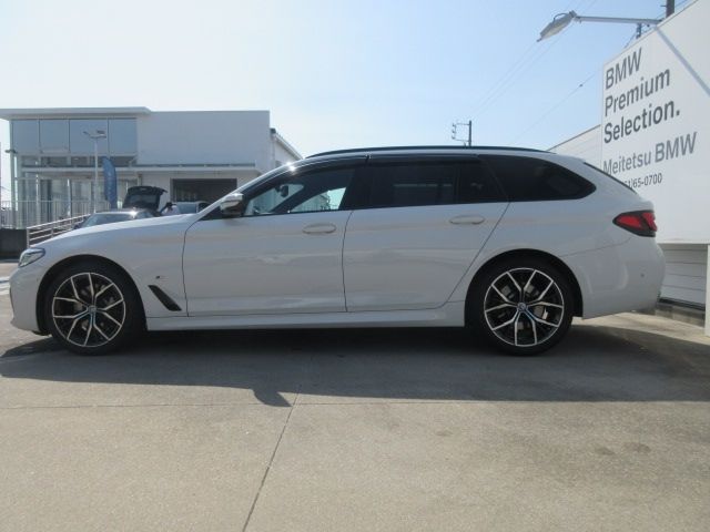 BMW 5SERIES TOURING 2022 Image 31