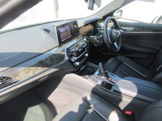 BMW 5SERIES TOURING 2022 Image 31