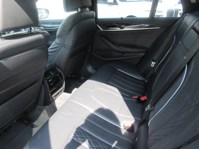 BMW 5SERIES TOURING 2022 Image 31