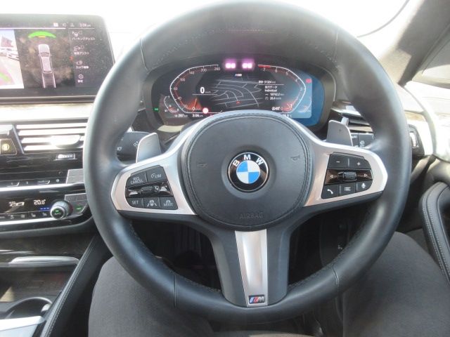 BMW 5SERIES TOURING 2022 Image 31