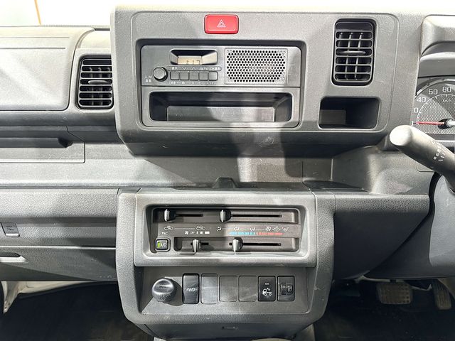 DAIHATSU HIJET TRUCK 4WD 2017 Image 31