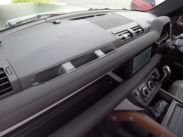 ROVER DEFENDER 2022 Image 31