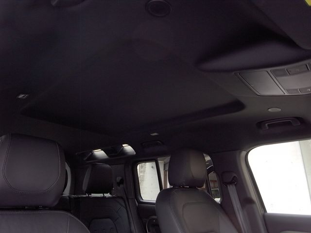 ROVER DEFENDER 2022 Image 31