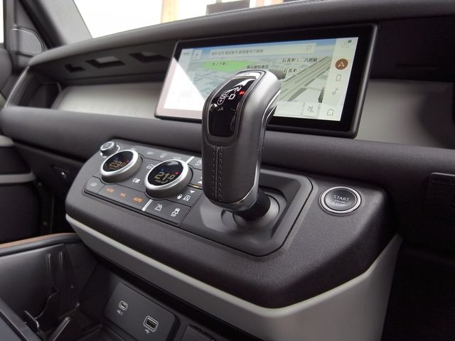 ROVER DEFENDER 2022 Image 31