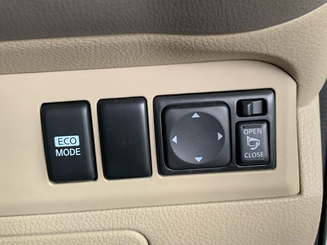 NISSAN NOTE 2012 Image 31