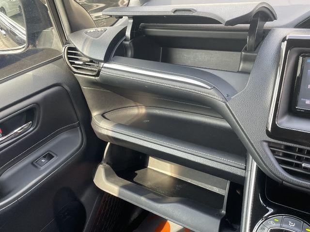 TOYOTA ESQUIRE 2015 Image 31