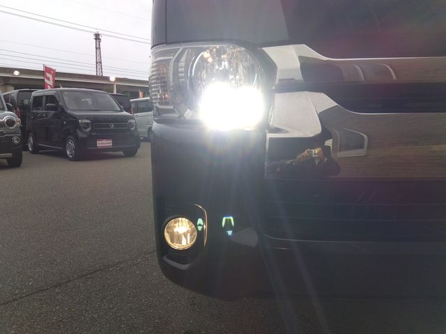 TOYOTA HIACE VAN 4WD 2016 Image 31