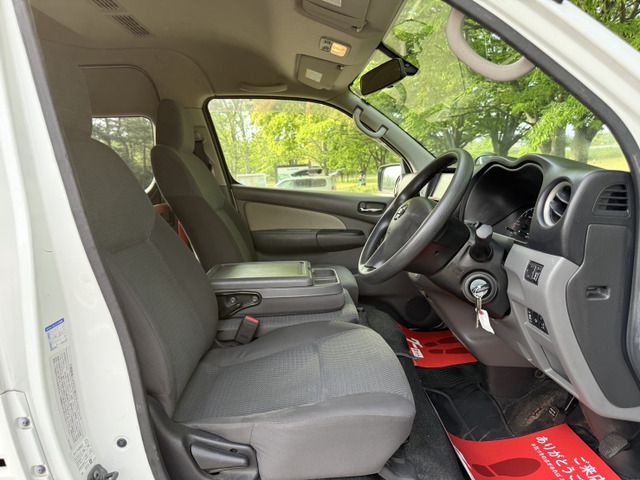 NISSAN NV350 CARAVAN 4WD 2014 Image 31