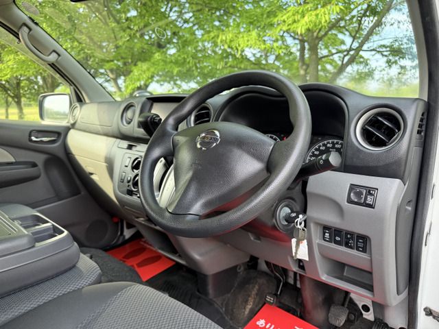 NISSAN NV350 CARAVAN 4WD 2014 Image 31