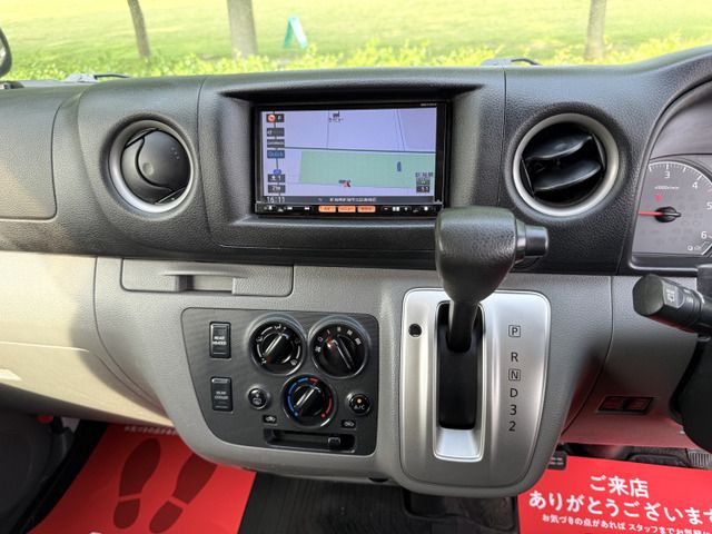 NISSAN NV350 CARAVAN 4WD 2014 Image 31