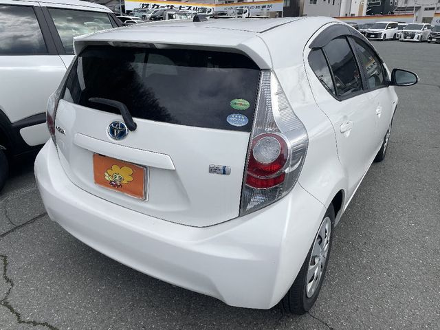 TOYOTA AQUA 2013 Image 31