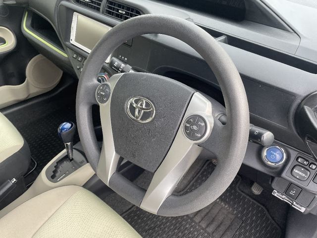 TOYOTA AQUA 2013 Image 31