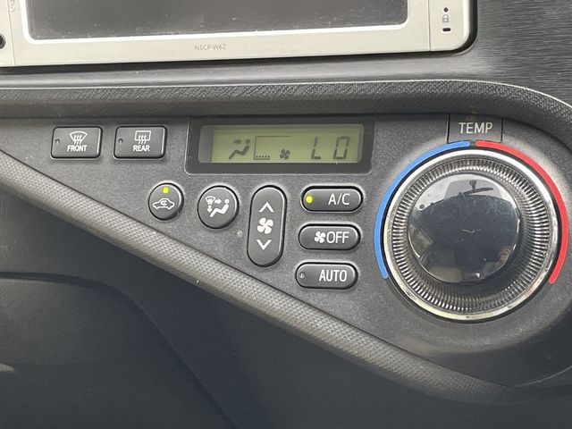 TOYOTA AQUA 2013 Image 31