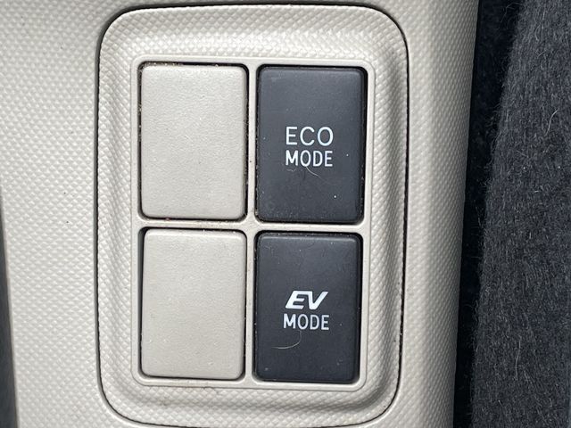 TOYOTA AQUA 2013 Image 31