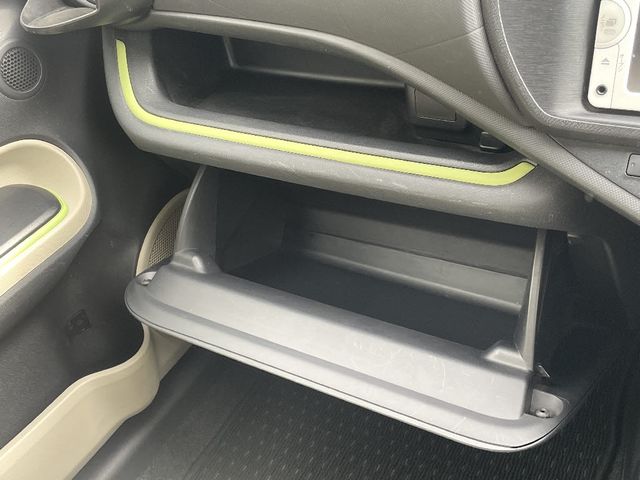 TOYOTA AQUA 2013 Image 31