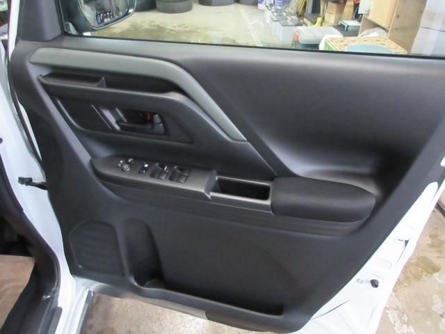 SUZUKI SPACIA GEAR 4WD 2024 Image 31