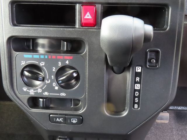 TOYOTA ROOMY 2018 Image 31