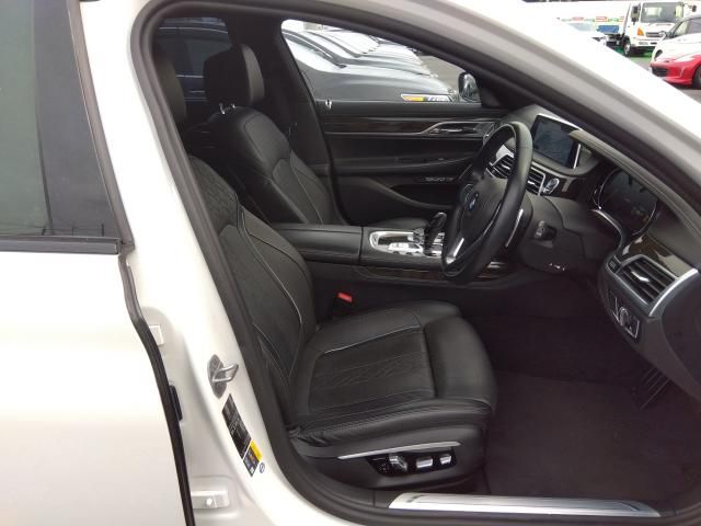 BMW 7SERIES 2017 Image 31