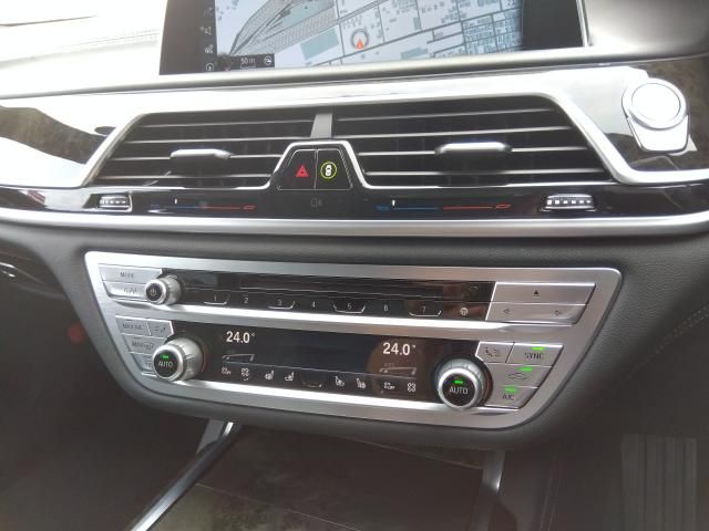 BMW 7SERIES 2017 Image 31
