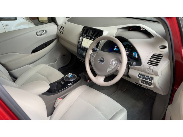 NISSAN LEAF 2015 Image 31