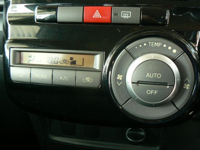 DAIHATSU TANTO CUSTOM 2010 Image 31