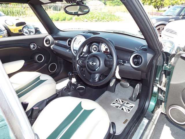 BMW MINI OPEN 2011 Image 31