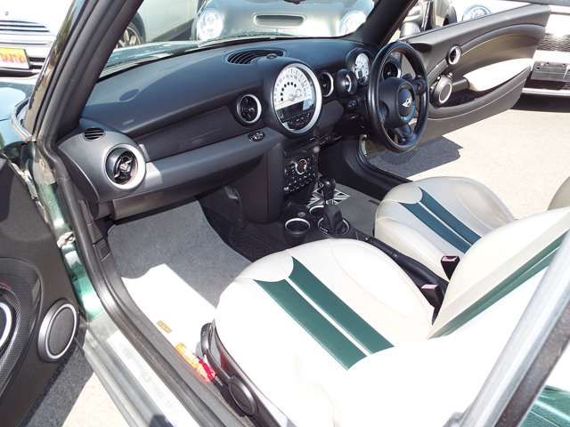 BMW MINI OPEN 2011 Image 31