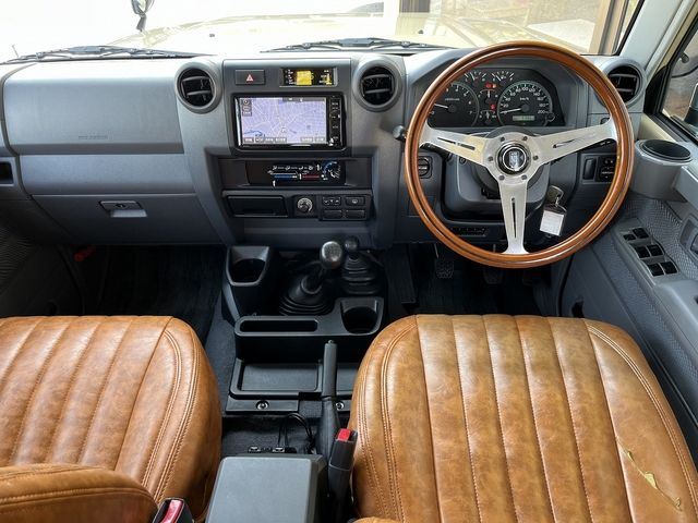 TOYOTA LANDCRUISER VAN 2014 Image 31