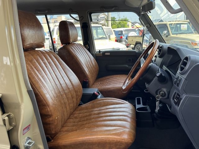 TOYOTA LANDCRUISER VAN 2014 Image 31