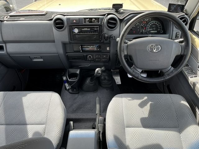 TOYOTA LANDCRUISER VAN 2015 Image 31