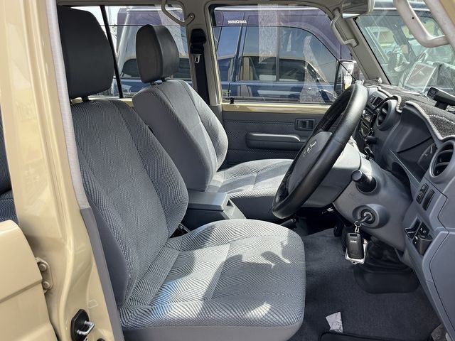 TOYOTA LANDCRUISER VAN 2015 Image 31