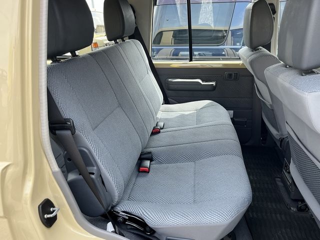 TOYOTA LANDCRUISER VAN 2015 Image 31