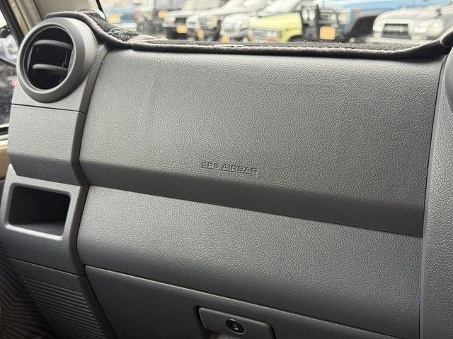 TOYOTA LANDCRUISER VAN 2015 Image 31