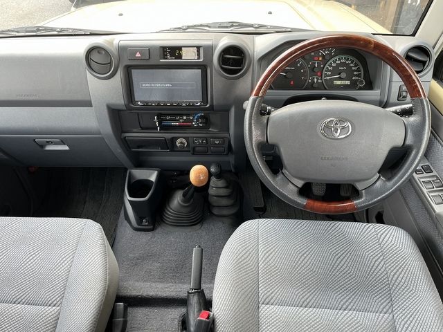 TOYOTA LANDCRUISER VAN 2015 Image 31