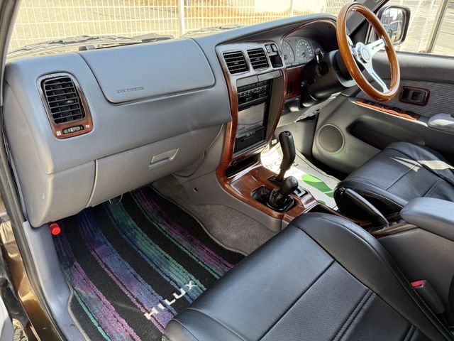 TOYOTA HILUXSURF WAGON 4WD 1996 Image 31