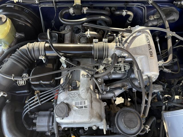 TOYOTA HILUXSURF WAGON 4WD 1996 Image 31