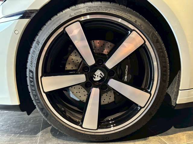 PORSCHE 911 2025 Image 31