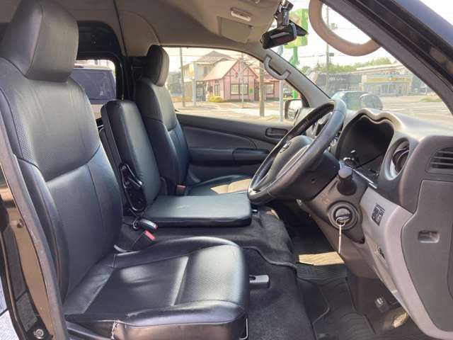 NISSAN NV350 CARAVAN 4WD 2014 Image 31