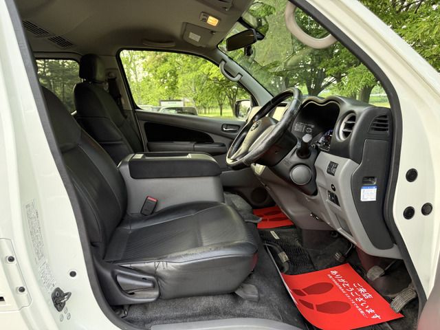 NISSAN NV350 CARAVAN 4WD 2013 Image 31