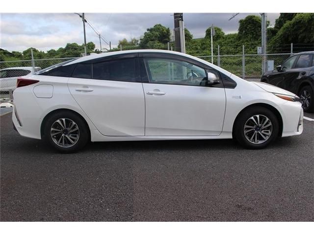 TOYOTA PRIUS PHV 2018 Image 31