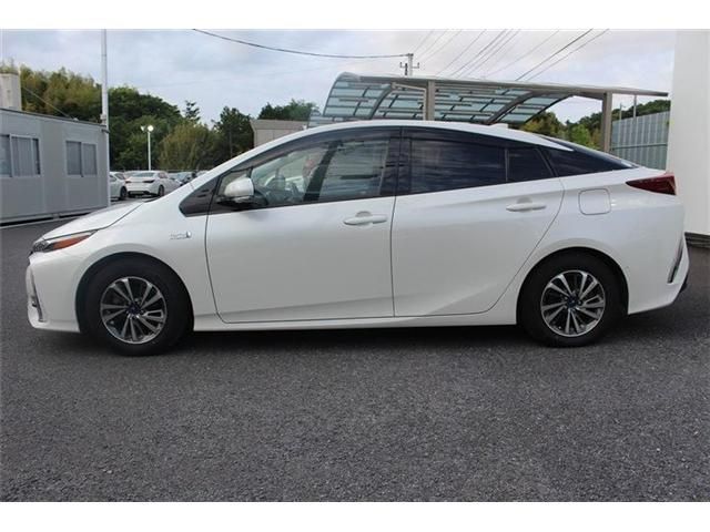 TOYOTA PRIUS PHV 2018 Image 31