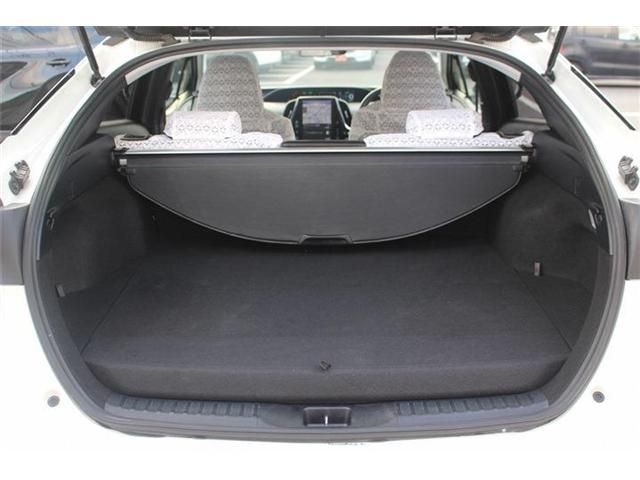 TOYOTA PRIUS PHV 2018 Image 31