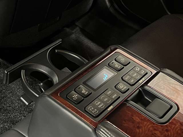 TOYOTA CROWN MAJESTA HYBRID 2015 Image 31