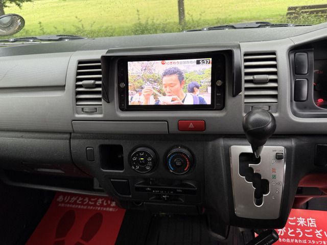 TOYOTA HIACE VAN 4WD 2013 Image 31