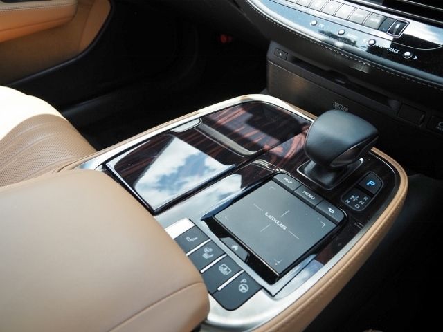 TOYOTA LEXUS LS500H 4WD 2022 Image 31