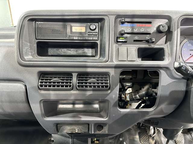 SUBARU SAMBAR TRUCK 4WD 2004 Image 31