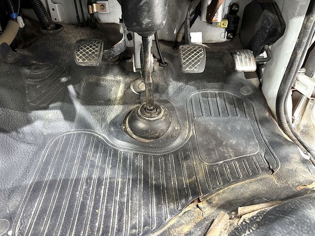 SUBARU SAMBAR TRUCK 4WD 2004 Image 31