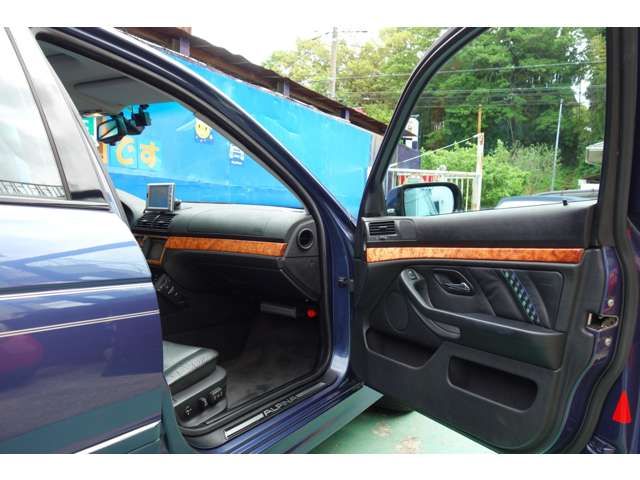 ALPINA B10 LIMOUSINE 1997 Image 31